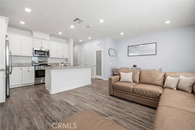 Detail Gallery Image 9 of 45 For 22838 Concord #80,  Saugus,  CA 91350 - 3 Beds | 2/1 Baths