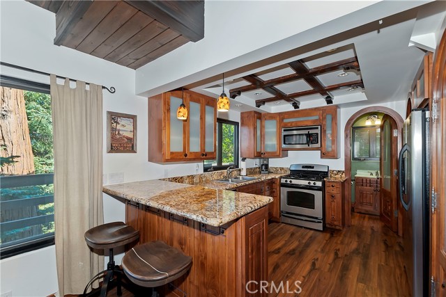 Detail Gallery Image 10 of 44 For 28545 Wabash Dr, Lake Arrowhead,  CA 92352 - 3 Beds | 2 Baths