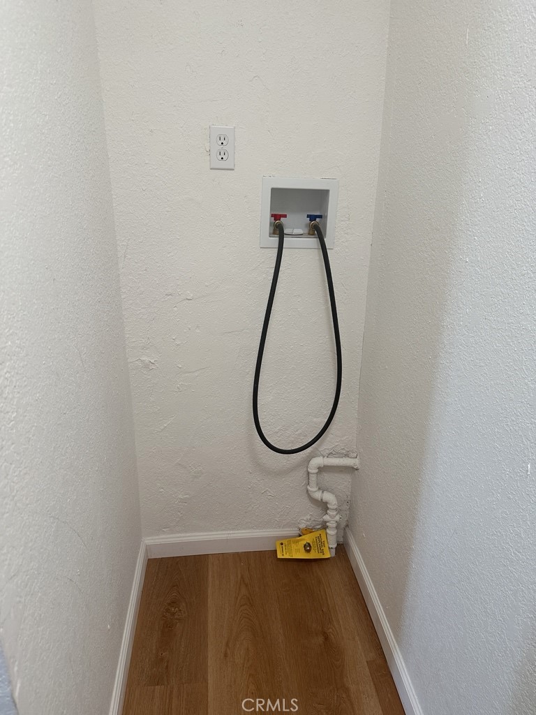 https://media.crmls.org/medias/cdfd00bf-0ff7-4ba9-aa6d-f3991f40c34c.jpg?preset=X-Large