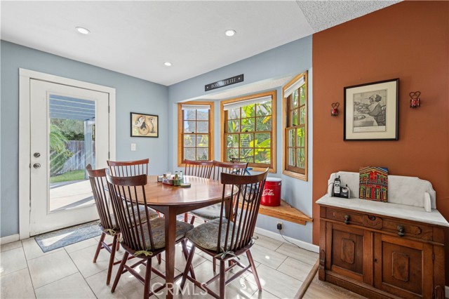 Detail Gallery Image 11 of 43 For 23668 via Delfina, Valencia,  CA 91355 - 4 Beds | 3 Baths