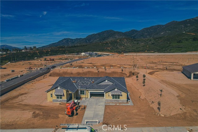 Detail Gallery Image 3 of 11 For 3590 W. Emerson Ct, San Bernardino,  CA 92407 - 5 Beds | 4/1 Baths