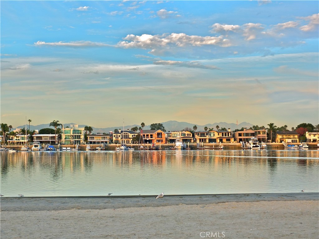 https://media.crmls.org/medias/ce001587-908a-4dba-a69a-3a0d98536786.jpg?preset=X-Large