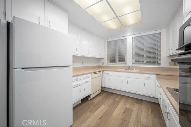 1930 St John Road, Seal Beach CA: https://media.crmls.org/medias/ce01e63a-77b9-45e5-88dd-269a25b24576.jpg