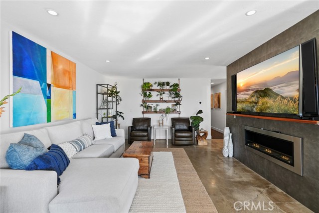 Detail Gallery Image 9 of 27 For 2885 Zell Dr, Laguna Beach,  CA 92651 - 3 Beds | 2 Baths