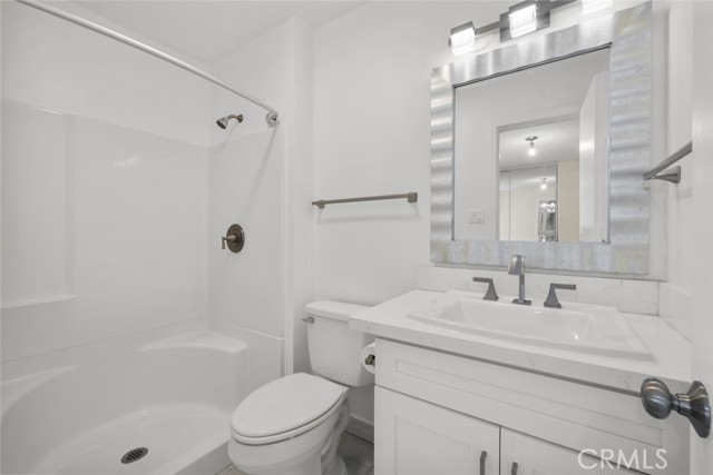 Detail Gallery Image 17 of 41 For 18555 Collins St #C18,  Tarzana,  CA 91356 - 2 Beds | 2 Baths