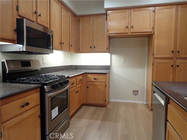 Detail Gallery Image 3 of 27 For 55 Essex, Irvine,  CA 92620 - 3 Beds | 2/1 Baths