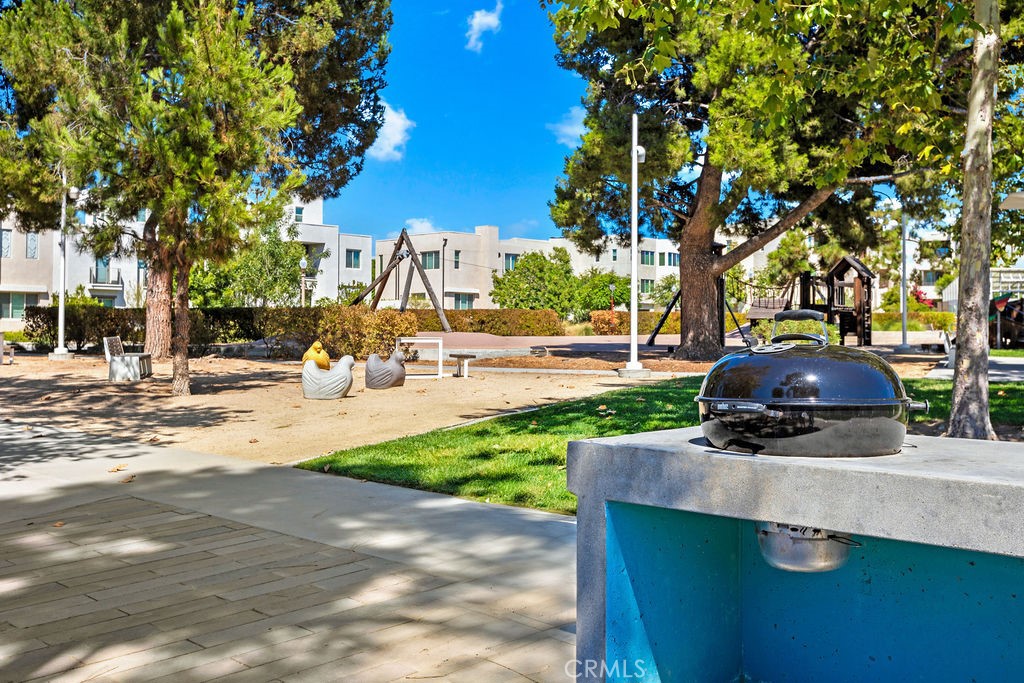 https://media.crmls.org/medias/ce040556-bb03-4b6c-9eaf-4d38c010360e.jpg?preset=X-Large
