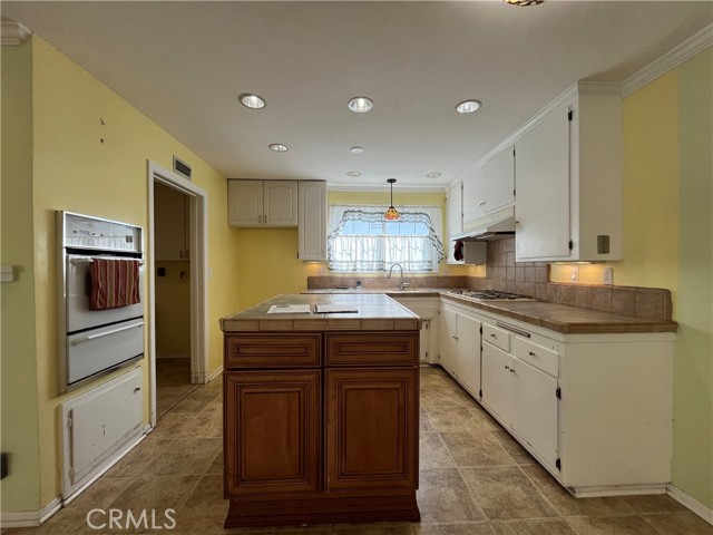 Detail Gallery Image 3 of 13 For 23837 Welby, West Hills,  CA 91307 - 4 Beds | 3 Baths