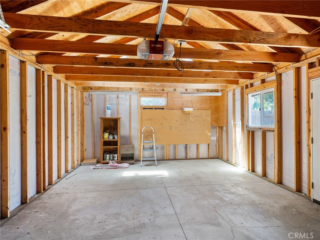https://media.crmls.org/medias/ce087be3-f405-41f2-a3c3-ee2f654b9eaf.jpg?preset=X-Large