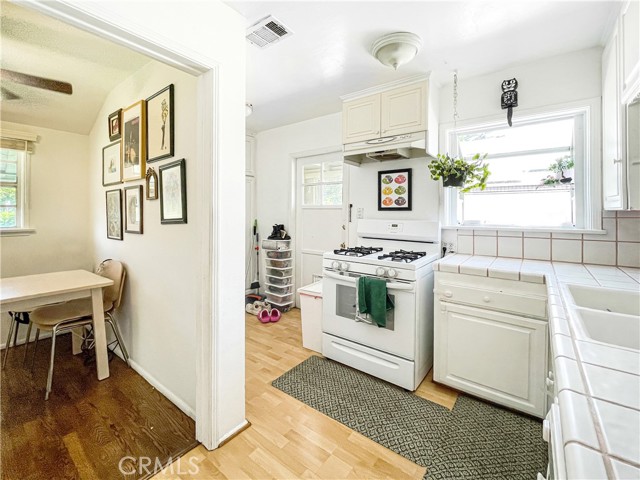 624 North Niagara photo 18