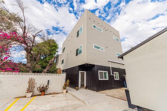 Detail Gallery Image 27 of 27 For 11839 1/2 Runnymede, North Hollywood,  CA 91605 - 4 Beds | 4 Baths