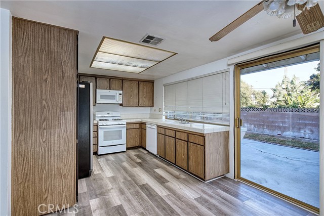 Detail Gallery Image 19 of 24 For 8478 Variel Ave, Canoga Park,  CA 91304 - 4 Beds | 2 Baths