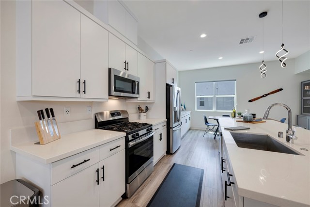 Detail Gallery Image 16 of 48 For 987 E Mason Ln #130,  Anaheim,  CA 92805 - 4 Beds | 3/1 Baths