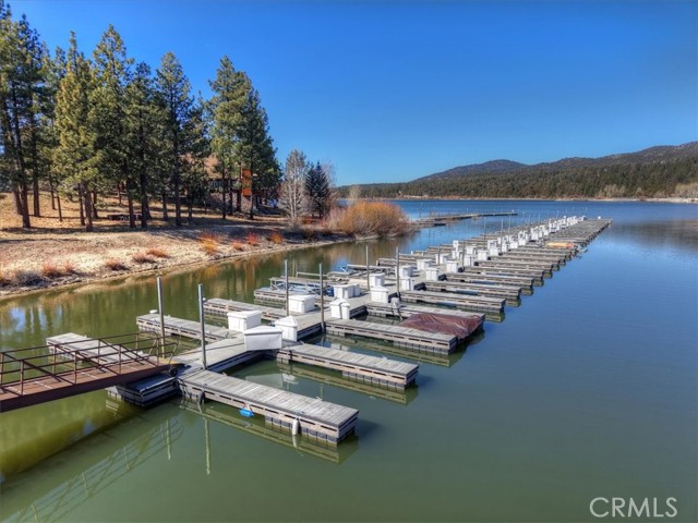 Detail Gallery Image 4 of 50 For 41922 Centre Ct, Big Bear Lake,  CA 92315 - 3 Beds | 3/1 Baths