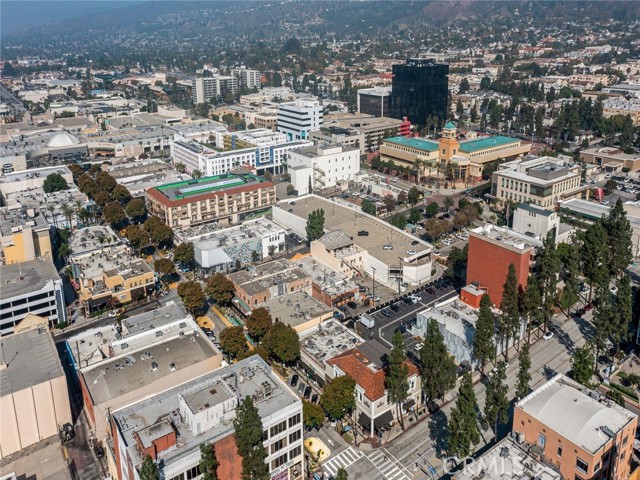 138 N San Fernando Boulevard, Burbank CA: https://media.crmls.org/medias/ce0b2296-fd18-443c-88dd-29b6abde3760.jpg