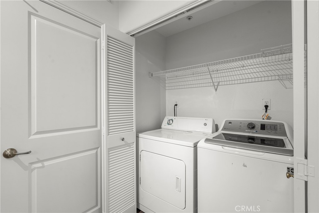 https://media.crmls.org/medias/ce0bc27a-1174-4020-874b-bf8baaaa62c2.jpg?preset=X-Large