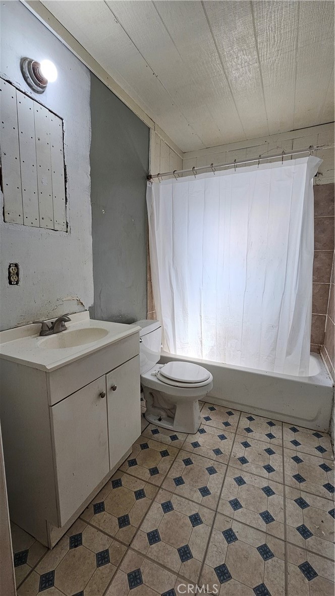 https://media.crmls.org/medias/ce0bcade-feed-4d87-96c9-56fb106c49d0.jpg?preset=X-Large