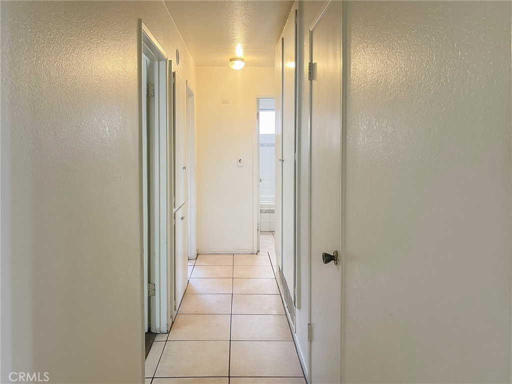 https://media.crmls.org/medias/ce0c26eb-defa-41de-b442-7f63240057e0.jpg?preset=X-Large