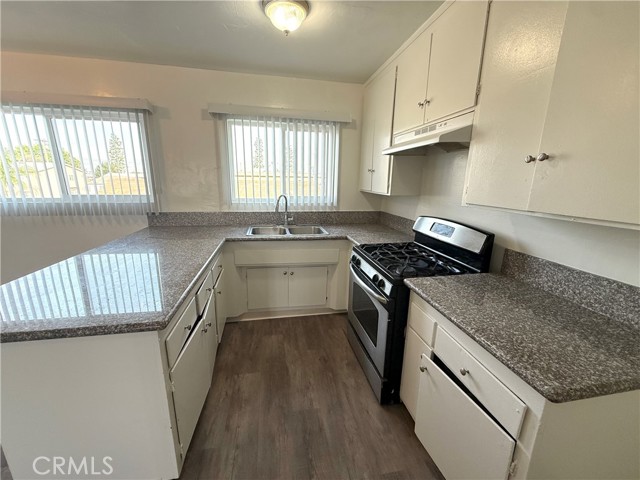 Detail Gallery Image 5 of 13 For 1036 W 95th St #5,  Los Angeles,  CA 90044 - 2 Beds | 1 Baths