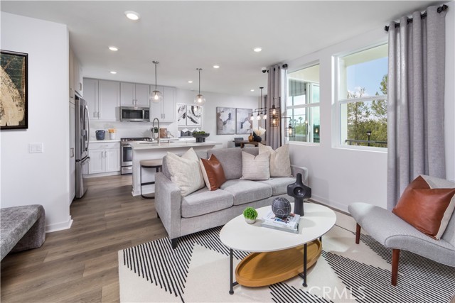 Detail Gallery Image 5 of 17 For 960 N Tangent Privado #302,  Ontario,  CA 91764 - 2 Beds | 2 Baths