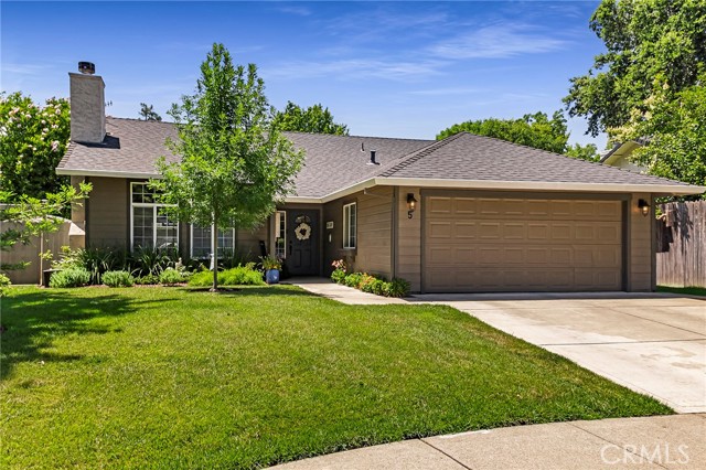 Lush front lawn, talk about curb appeal!