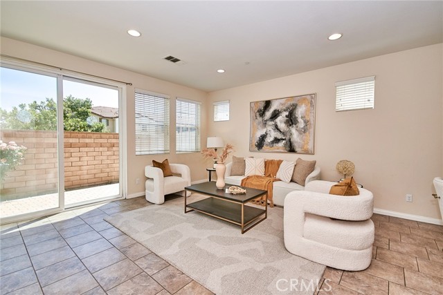 Detail Gallery Image 8 of 45 For 2910 E via Terrano, Ontario,  CA 91764 - 3 Beds | 2/1 Baths