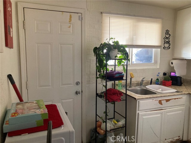 1131 Barstow Road, Barstow CA: https://media.crmls.org/medias/ce0d91c3-d742-46b4-8e0f-237c80c7e522.jpg