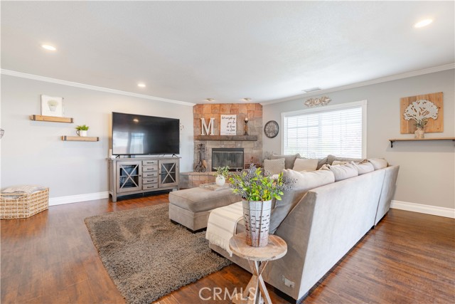 Image 24 of 43 For 4611 Myra  