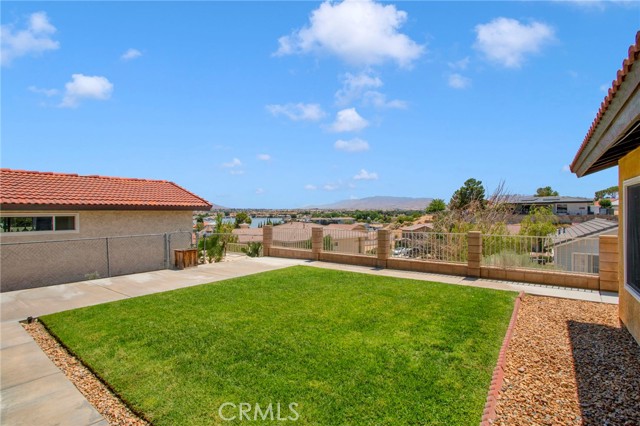 17965 Fremontia Lane, Victorville CA: https://media.crmls.org/medias/ce0d9950-a2a6-4a26-a47a-6a1ddde305a2.jpg