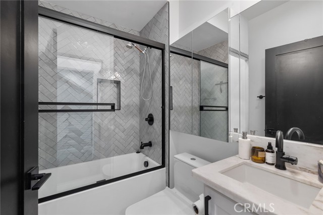 Detail Gallery Image 14 of 45 For 11324 W Raitt Ln, North Hollywood,  CA 91606 - 3 Beds | 4 Baths