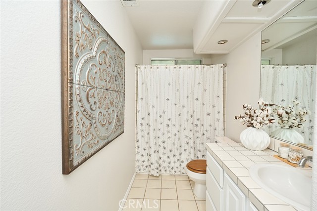 385 Park Avenue, Long Beach CA: https://media.crmls.org/medias/ce0fd291-accf-45f7-abbe-e18e0ee38f87.jpg