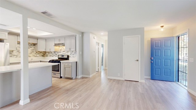 Detail Gallery Image 3 of 14 For 872 W Sierra Madre, Azusa,  CA 91702 - 2 Beds | 1 Baths