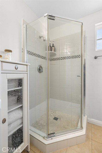 1820 N Avon Street, Burbank CA: https://media.crmls.org/medias/ce106264-515f-4f1a-955e-6c2a4e288ab9.jpg