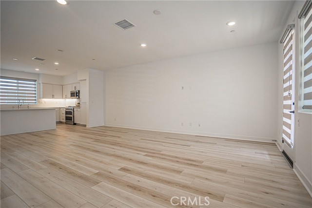 Detail Gallery Image 14 of 48 For 2317 W Broadway #6,  Anaheim,  CA 92804 - 4 Beds | 3/1 Baths