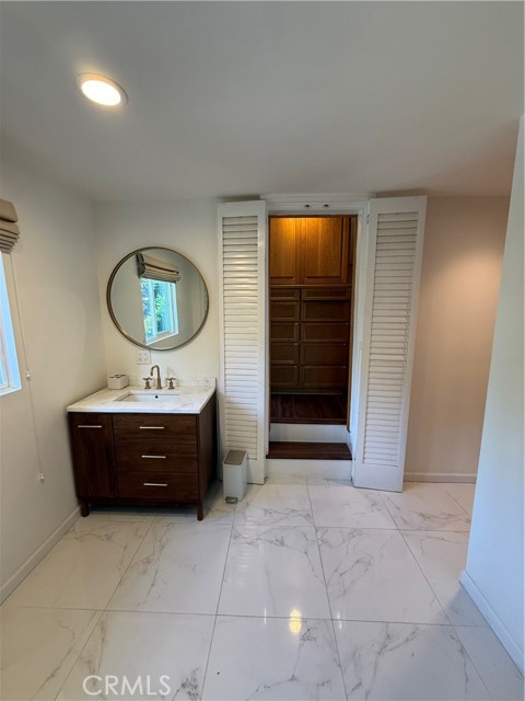 Detail Gallery Image 37 of 38 For 3826 Dixie Canyon, Sherman Oaks,  CA 91423 - 3 Beds | 3 Baths