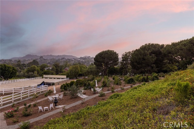 4 Golden Meadow Lane, Fallbrook CA: https://media.crmls.org/medias/ce1234ad-6e62-4af0-8db6-6d9950a3c634.jpg