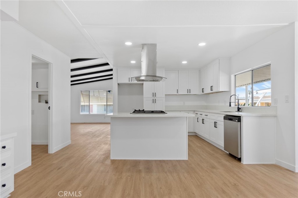 MLS #OC25240033 image #15