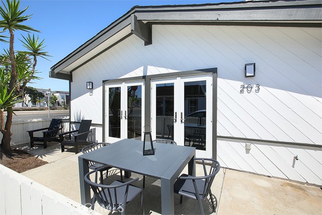 Detail Gallery Image 14 of 32 For 203 Cedar St a & B,  Newport Beach,  CA 92663 - 4 Beds | 3 Baths