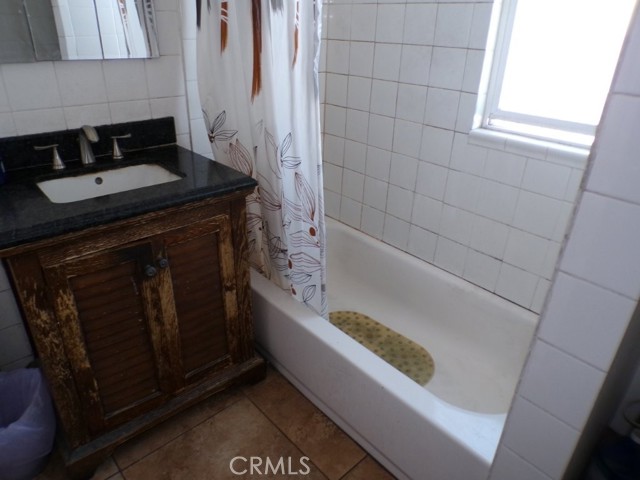 515 S Coronado Street, Los Angeles CA: https://media.crmls.org/medias/ce1314e5-fe5f-4afb-965a-ecd5b4c4f019.jpg