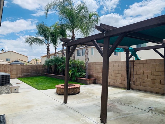 13759 Coldwater Court, Eastvale CA: https://media.crmls.org/medias/ce135930-317f-4619-ac3e-682d43d49549.jpg