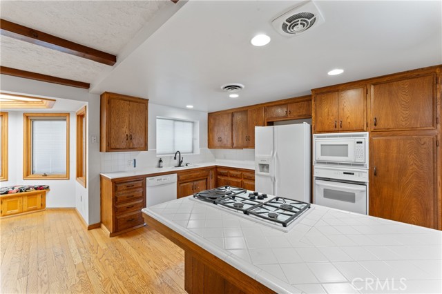 Detail Gallery Image 10 of 38 For 2919 Panorama Dr, Bakersfield,  CA 93306 - 3 Beds | 2/1 Baths