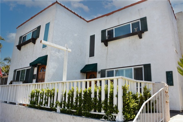 Detail Gallery Image 1 of 22 For 322 19th St #C,  Huntington Beach,  CA 92648 - 2 Beds | 1 Baths