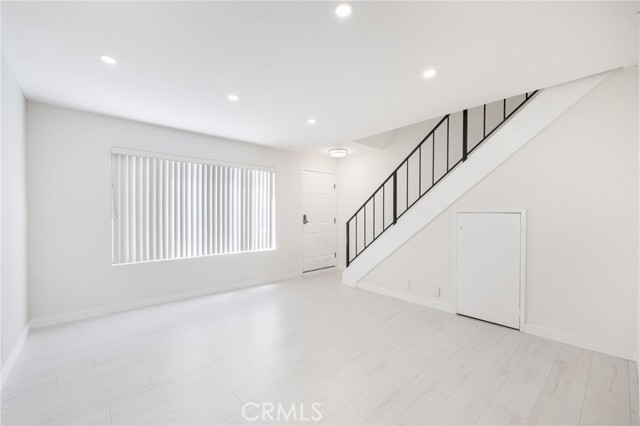 Detail Gallery Image 4 of 15 For 333 Riverdale Dr #8,  Glendale,  CA 91204 - 2 Beds | 1/1 Baths