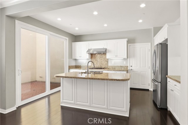 Detail Gallery Image 2 of 20 For 34 Talisman, Irvine,  CA 92620 - 3 Beds | 3 Baths