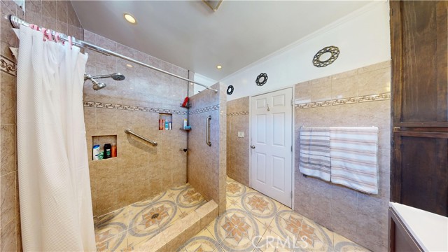 5854 Woodlawn Avenue, Los Angeles CA: https://media.crmls.org/medias/ce16c22a-5b59-4139-90ea-5b52c2c4d420.jpg