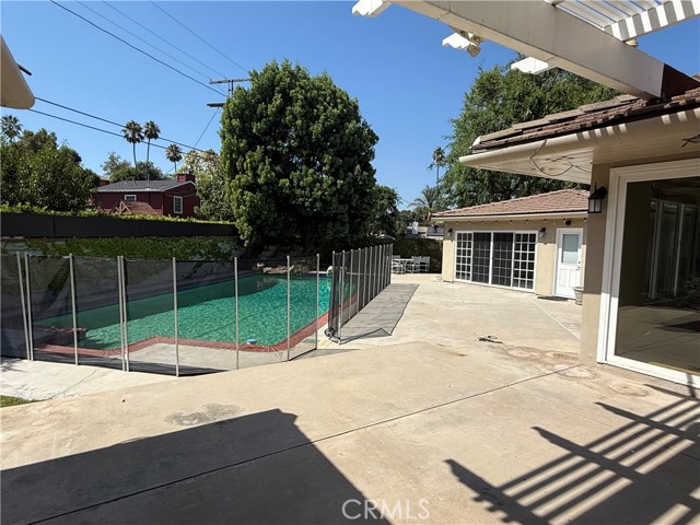 5403 Oakdale Avenue, Woodland Hills CA: https://media.crmls.org/medias/ce17115d-cef4-4f23-aab0-d992019384a6.jpg