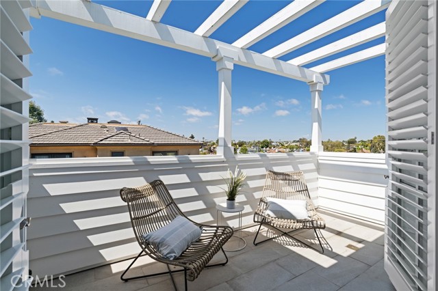 849 12th Court, Manhattan Beach, California 90266, 5 Bedrooms Bedrooms, ,5 BathroomsBathrooms,Residential,Sold,12th,SB22146383