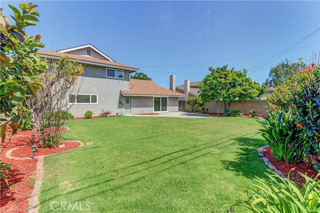 Detail Gallery Image 10 of 71 For 16591 Busby Ln, Huntington Beach,  CA 92647 - 5 Beds | 2 Baths