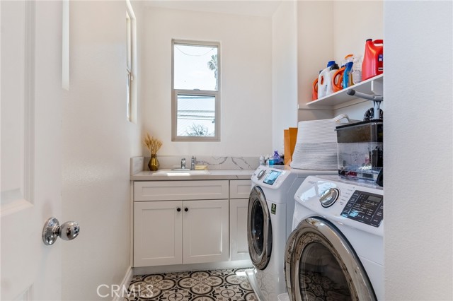 Detail Gallery Image 30 of 37 For 17065 Cantlay, Lake Balboa,  CA 91406 - 4 Beds | 3 Baths