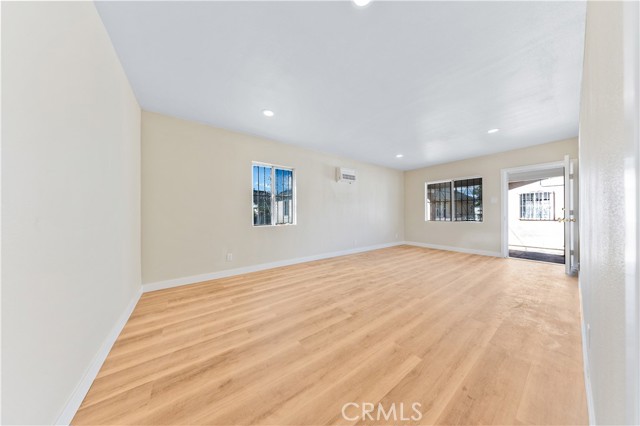 Detail Gallery Image 5 of 36 For 122 W 53rd Back Unit,  Los Angeles,  CA 90037 - 1 Beds | 1 Baths